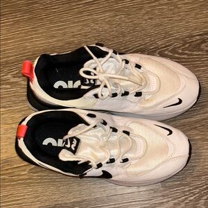 Nike White and Black Sneakers with Red Accents